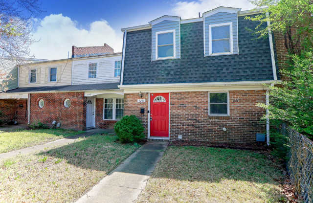 "Beautifully Updated Townhome – Ready for You Now!" photos photos