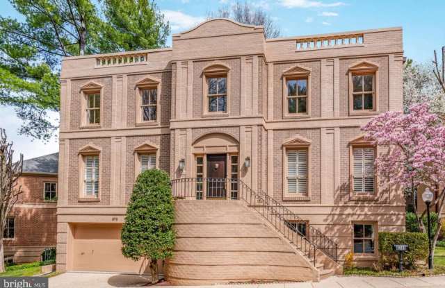 4711 FOXHALL Crescent NW Gallery 1