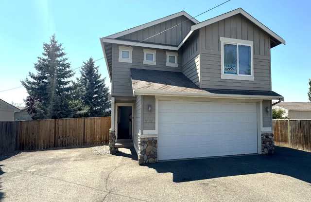 Spacious 4 Bed, 2.5 Bath Home! photos photos