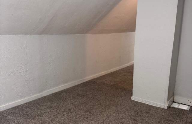 816 Avenue A Gallery 2