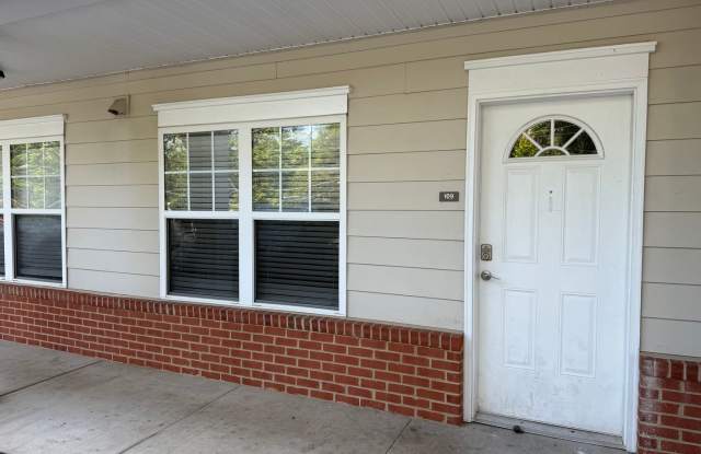 Immaculate 3/2bath one level unit- ETSU Campus- Water, Internet and Trash included! Gallery 3