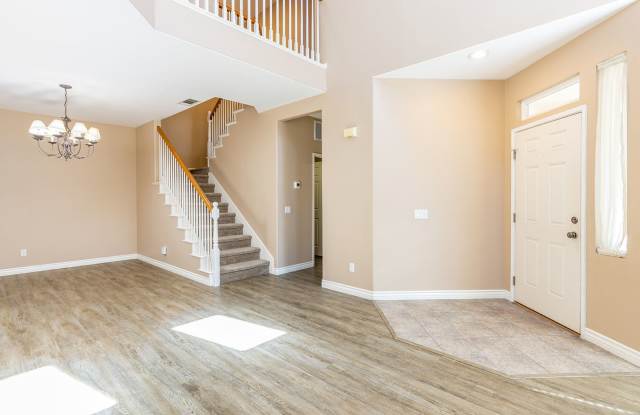 3Bd Cul de Sac home in Carlsbad's Rancho Carillo Community! Gallery 2