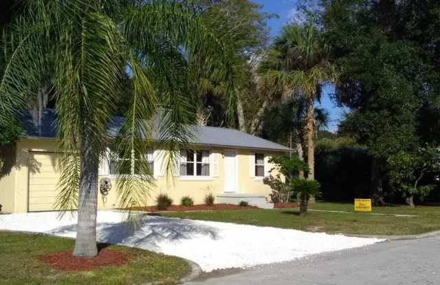 125 Kensington Ave - 125 Kensington Avenue, North DeLand, FL 32724