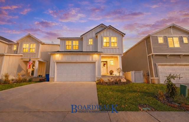 Modern 3-Bed Home with Yard  Amenities - 622 North Trident Drive, Utah County, UT 84043