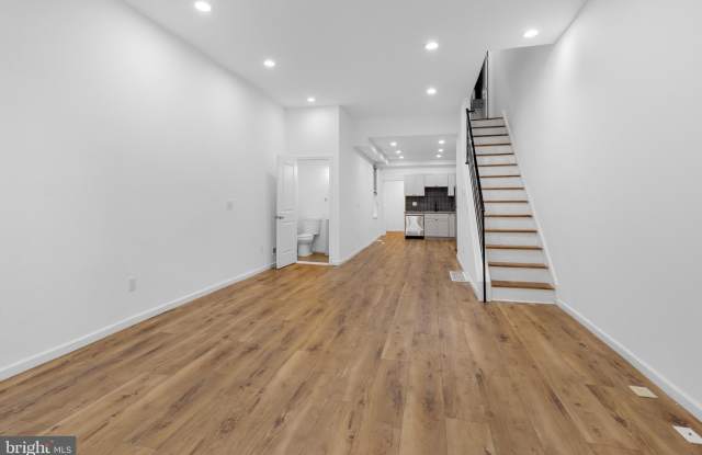 2516 W MASTER Street Gallery 2