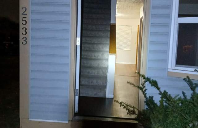 2533 Sandbury Boulevard - photos photos