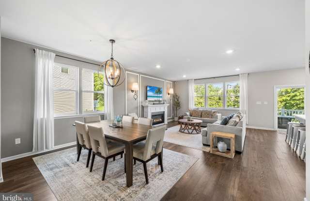 43 HUMMINGBIRD Lane photos photos