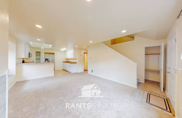 Indian Creek 2 Bedroom! Gallery 3