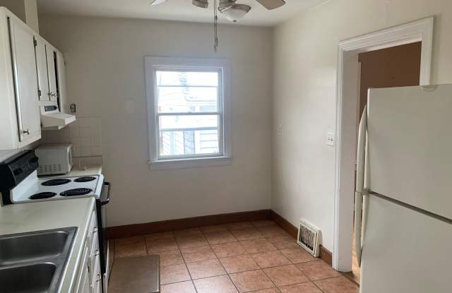 4-bedroom house for RENT - 6100 Knoxville Avenue, Peoria, IL 61614