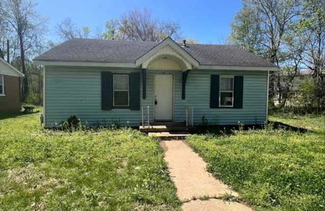 1308 S Lexington St - 1308 South Lexington Street, Trenton, TN 38382