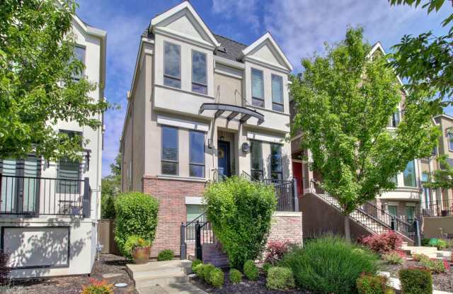 4 Bed / 3.5 Bath | Crocker Village Brownstone with Downstair Studio Apartment photos photos