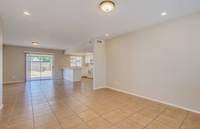 9202 West Cameron Drive Gallery 3