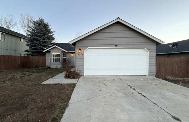 SCHEDULE A TOUR TODAY TO VIEW THIS BEAUTIFUL OPEN LAYOUT HOME IN REDMOND!! photos photos