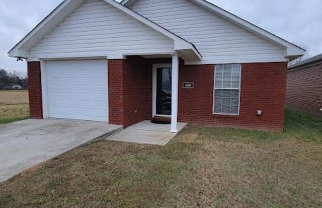 600 Burns Street - 600 Burns Street, Albertville, AL 35950