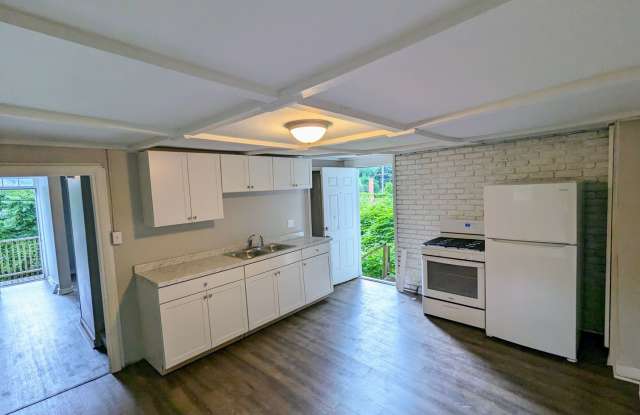 2 Bed 1 Bath Single Family Home (Perry South Neighborhood) Gallery 4
