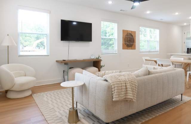 1326 Van Buren Avenue - 2 Gallery 4