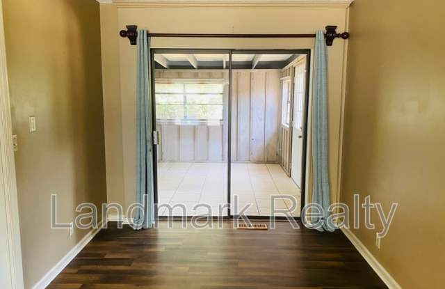 116 Lake Front Drive Gallery 3