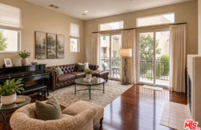 13023 Bluff Creek Drive Gallery 4