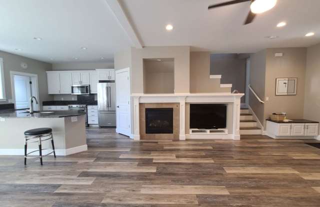 683 SW Peak View Place Gallery 2