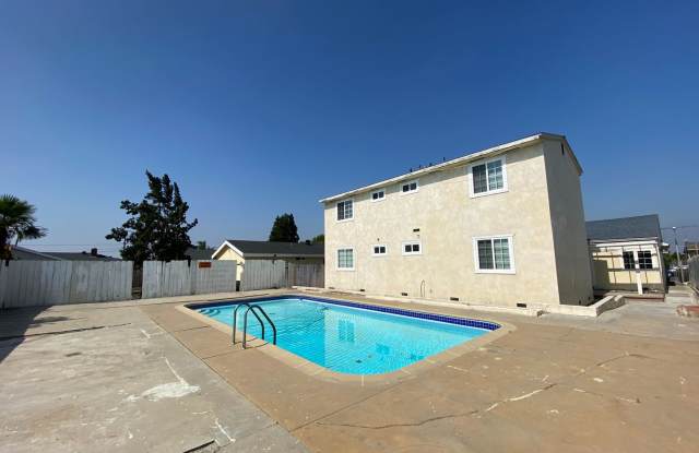 HUGE House with Pool!! Prime location (Lease out, pending signatures. Check back in a few days!) Gallery 1