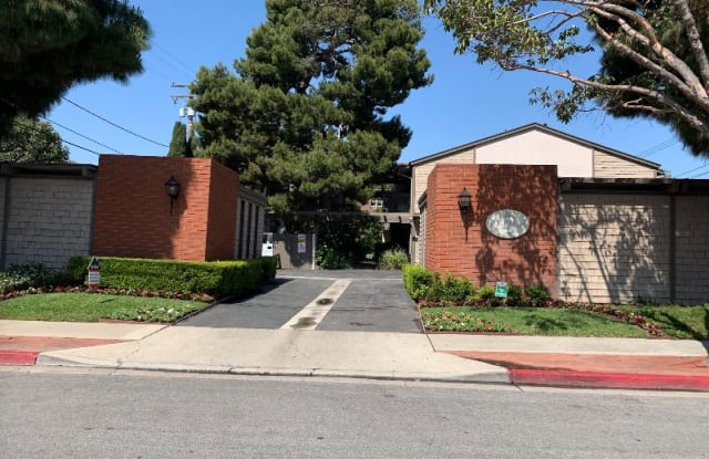 114 E. 20th St - 114 East 20th Street, Costa Mesa, CA 92627