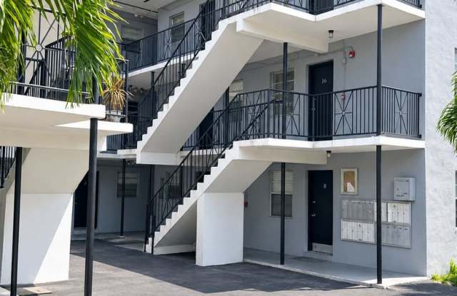 Centrally Located Gated Property Just Outside of Downtown Miami Gallery 2