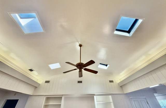 302 Dolphin Pl Gallery 2