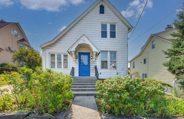 Spacious Pet Friendly 4 Bedroom Rental in New Rochelle photos photos