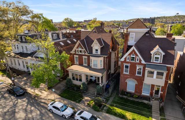 Shadyside 3 BR 3 bath Great location and Off street parking with Garage - 5715 Howe Street, Pittsburgh, PA 15232
