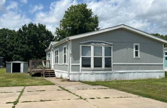 105 East Valley Street - 105 East Valley Street, Wamego, KS 66547