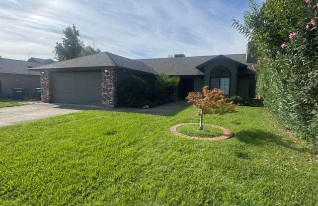 SPACIOUS 4BED / 2BATH HOUSE IN CANDLEWOOD SUBDIVISION OFF SHASTA VIEW photos photos