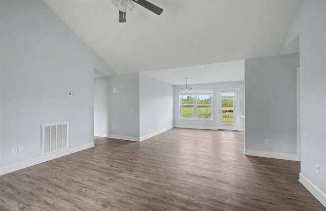3 Bed/2 Bath Home with 2 Car Garage Gallery 3