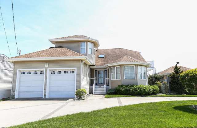 2404 Bayshore Ave photos photos
