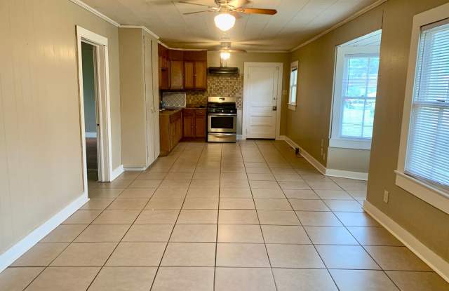 3 Bedroom, 1 Bath Home Available Now Gallery 4