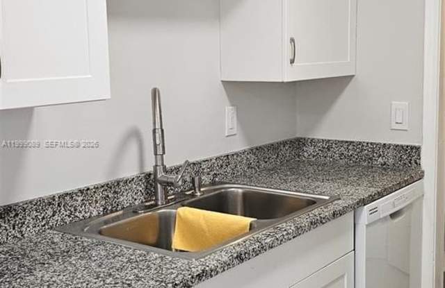 1408 SW 9th Ave photos photos