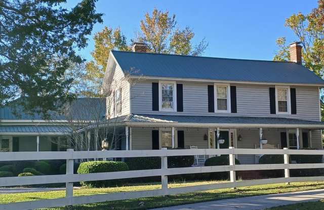 1920 Kelly Road Gallery 2
