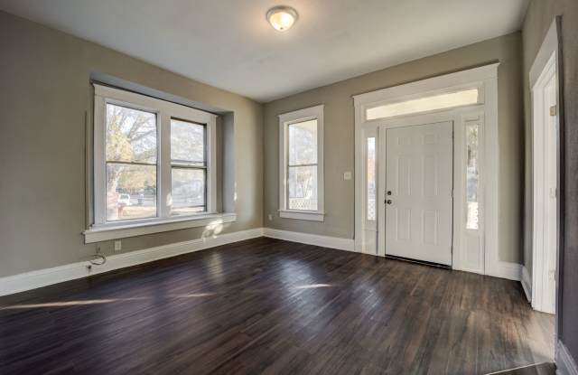 Freshly Updated 3 Bedroom House photos photos