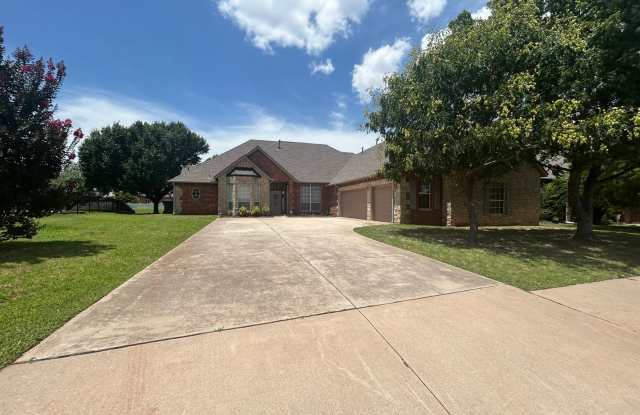 3 Bedroom home in Edmond with 2 living rooms and bonus room photos photos