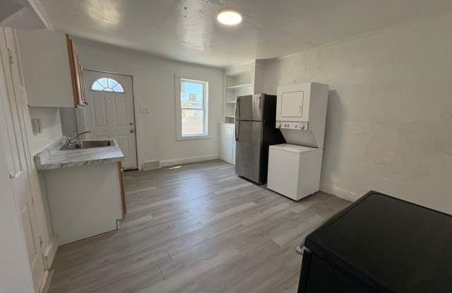 Newly Renovated Two-Bedroom, One Bathroom Row Home - MOVE-IN SPECIAL! GET $1000 OFF YOUR SECOND MONTH’S RENT!! Gallery 4