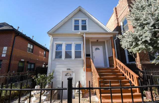 2106 North Whipple Street Gallery 1