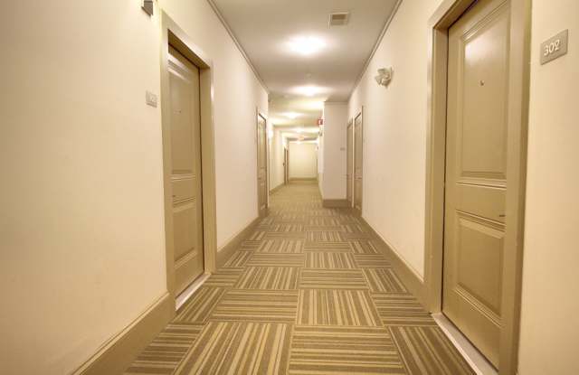 Beautiful Condo in Davis Park with Fantastic Upgrades! Pet Friendly Gallery 4