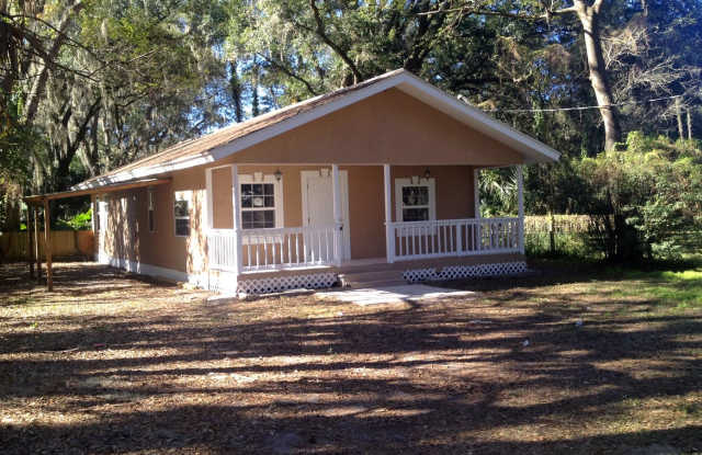 SPACIOUS 3BR/1BA w/Bar Area Off of Kitchen, HUGE YARD  Covered Porch - 1623 Partridge Boulevard, Crystal Springs, FL 33540