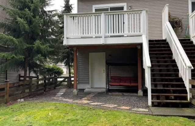 Stunning End Unit Townhome in desirable Redmond Ridge neighborhood; 2BD/2BA photos photos