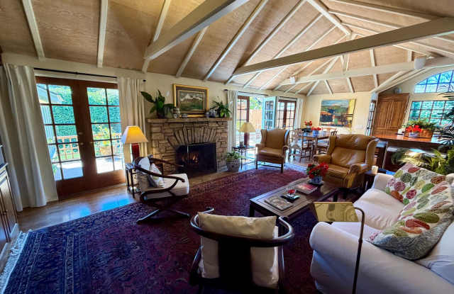 Come stay in this charming home in Carmel by the Sea! Gallery 3