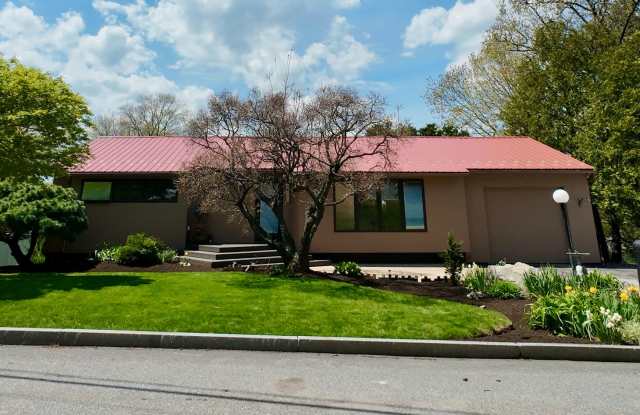 Beautifully remodeled 3 bedroom, 2 bathroom single family in South Nashua photos photos