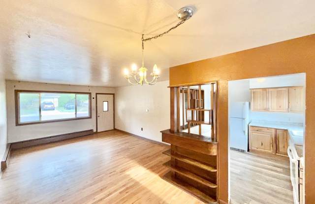 3 Bedroom Home with Mountain Views! Gallery 4