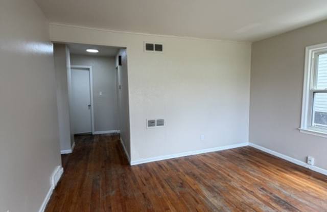 22844 Sharrow Avenue Gallery 2
