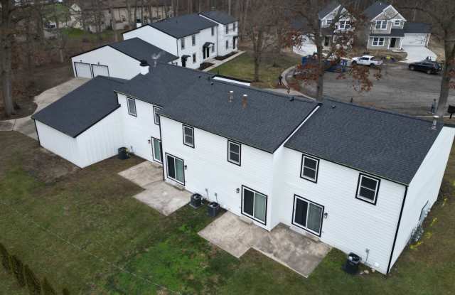 Move in Special - Renovated 2-Bedroom, 1.5-Bathroom Condo in South Bend – $1,435/Month – Accepting Section 8 (Lawn Care & Snow Removal Included!) Gallery 4