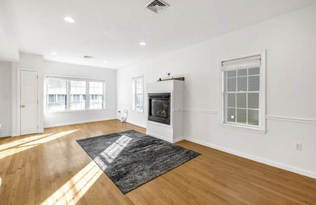 518 East 8th St. photos photos