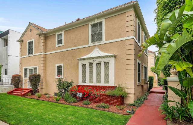 Large unit walking distance to the triangle! photos photos
